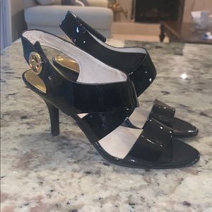 SHINY BLACK MICHAEL KORS HEELS